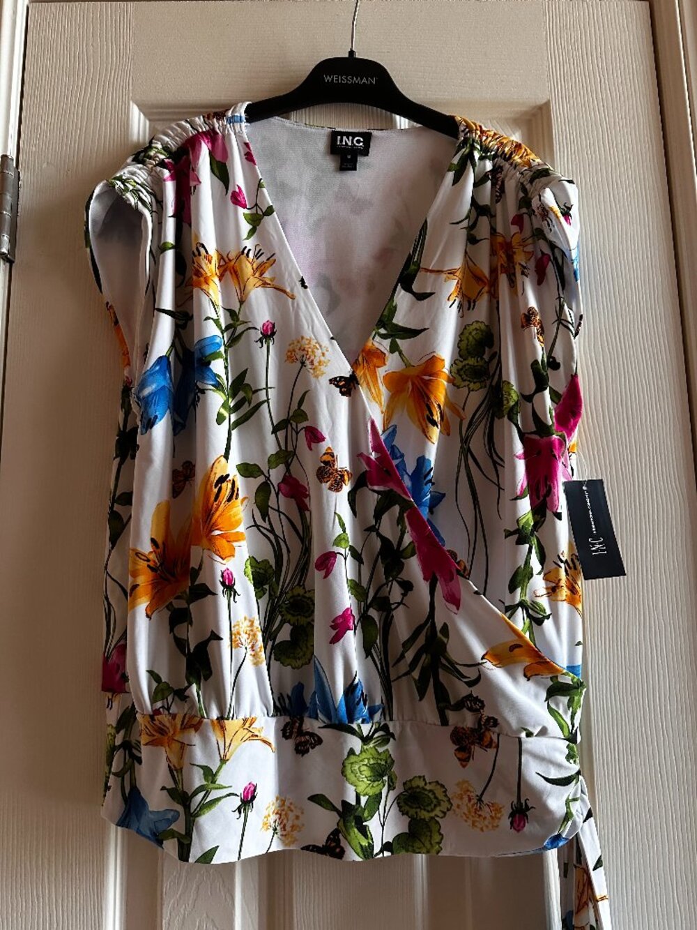 NWT I.N.C. International Concepts Floral Surplice Top Medium Risa Blooms Tie Sle